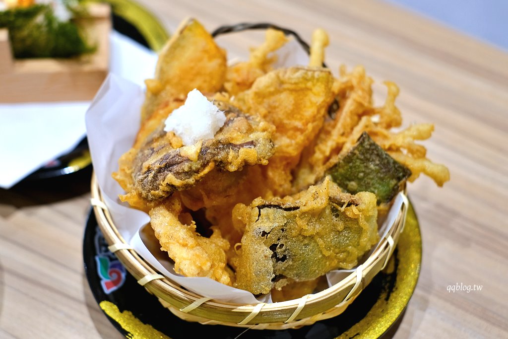 台中南屯︱平祿壽司 台中永順店．迴轉壽司第三家分店，限定口味只有這裡吃得到 @QQ的懶骨頭