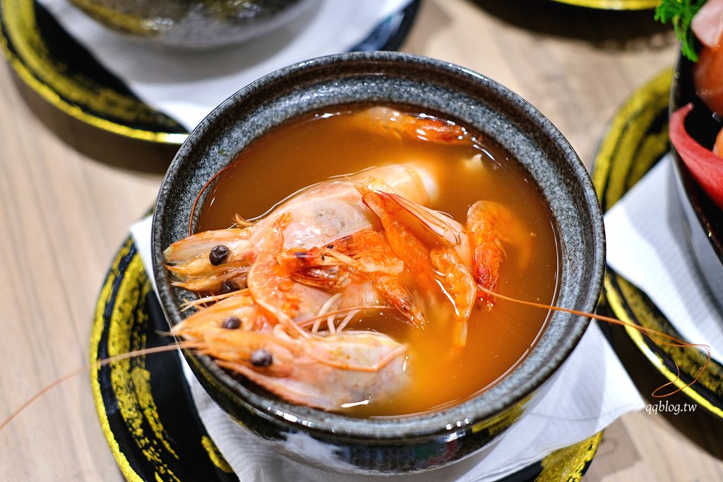 台中南屯︱平祿壽司 台中永順店．迴轉壽司第三家分店，限定口味只有這裡吃得到 @QQ的懶骨頭