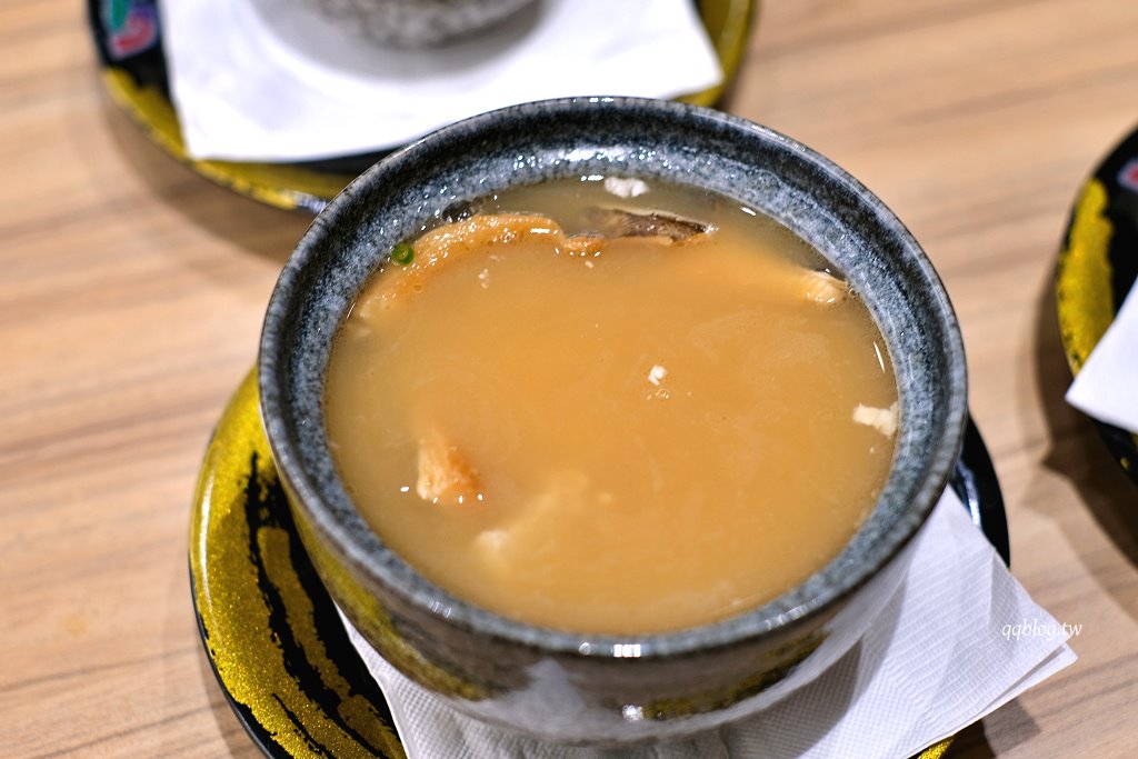 台中南屯︱平祿壽司 台中永順店．迴轉壽司第三家分店，限定口味只有這裡吃得到 @QQ的懶骨頭