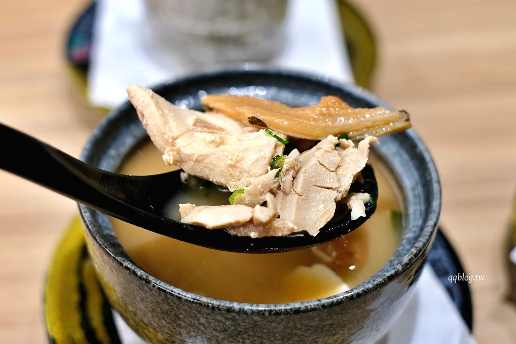 台中南屯︱平祿壽司 台中永順店．迴轉壽司第三家分店，限定口味只有這裡吃得到 @QQ的懶骨頭