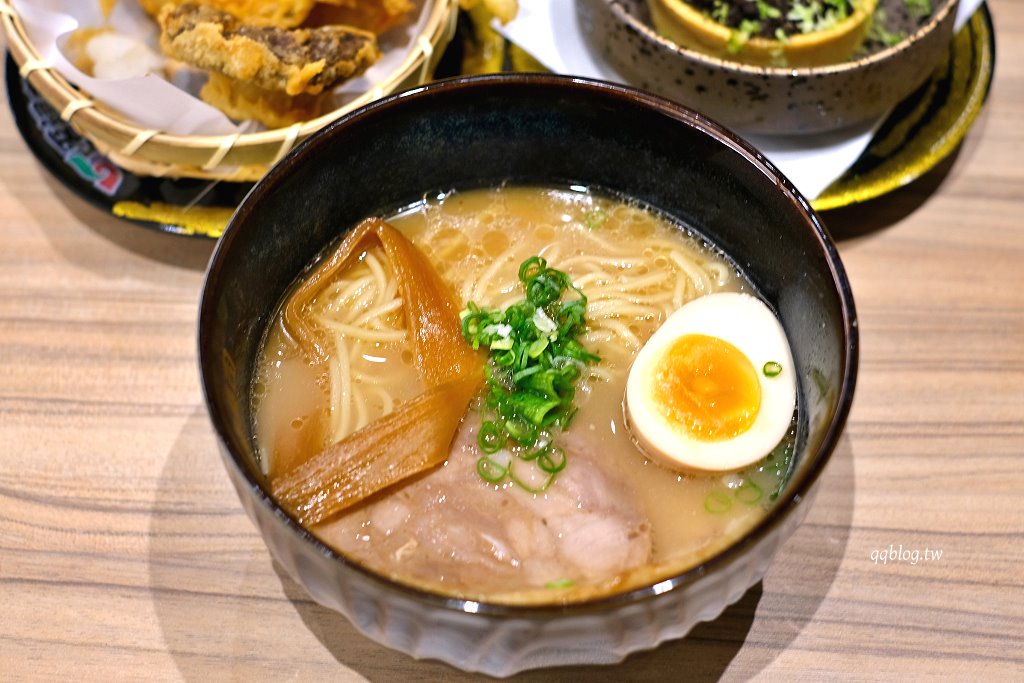 台中南屯︱平祿壽司 台中永順店．迴轉壽司第三家分店，限定口味只有這裡吃得到 @QQ的懶骨頭