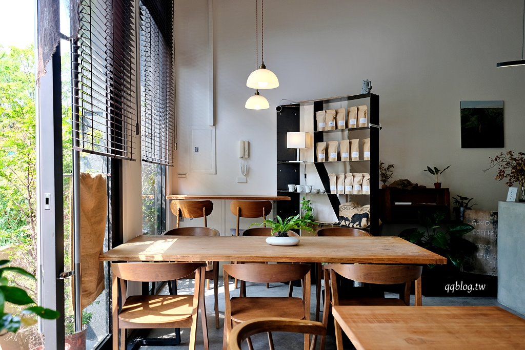 台中烏日︱芃森咖啡 Pansen Coffee．隱身在住宅區裡的咖啡館，近台中高鐵 @QQ的懶骨頭
