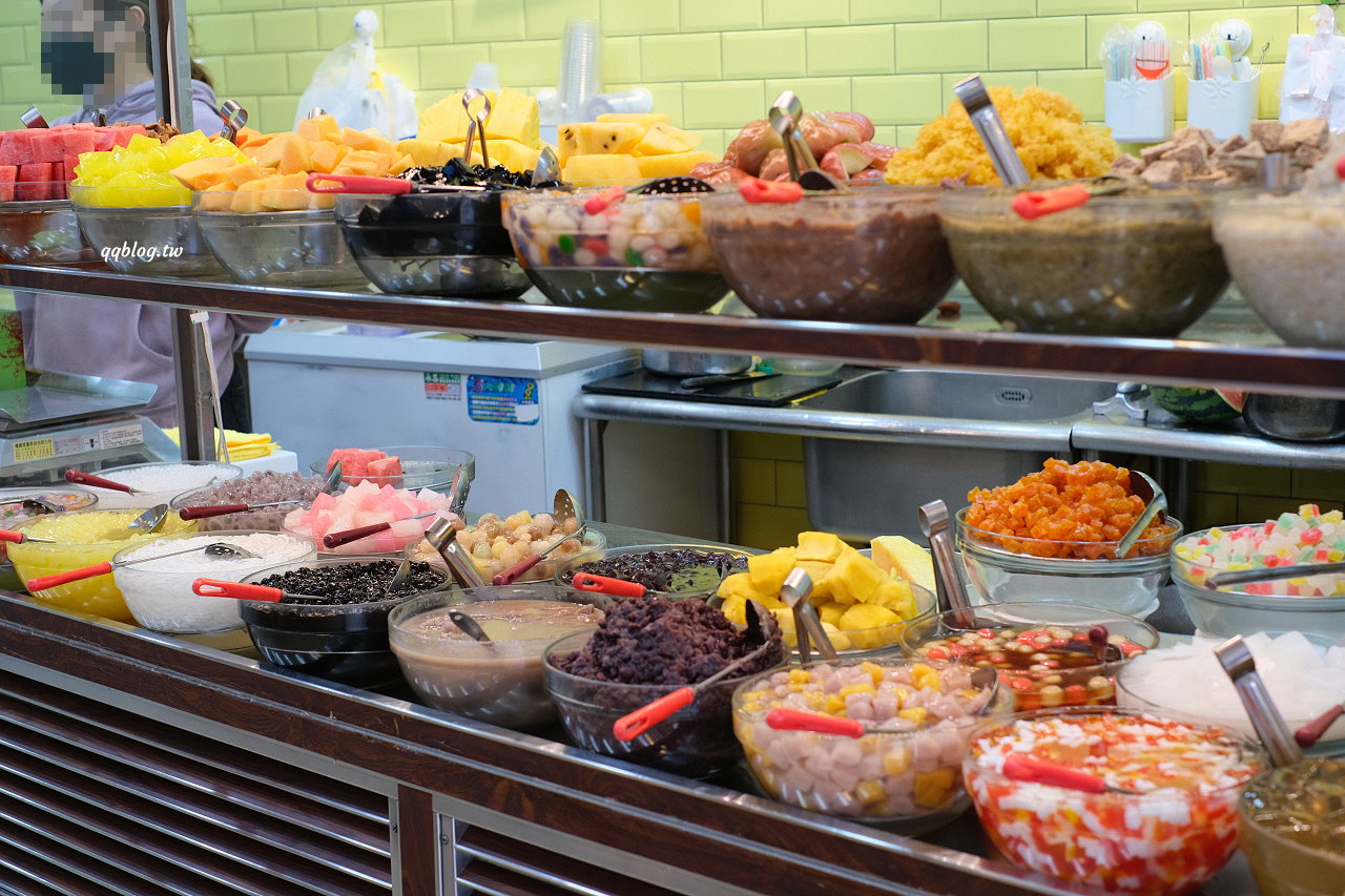 桃園中壢︱鉅大自助冰城．每年只賣六個月的自助冰店，秤重計價，超過30種配料自己選 @QQ的懶骨頭