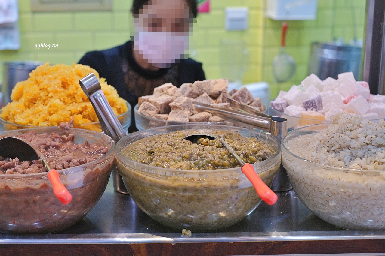桃園中壢︱鉅大自助冰城．每年只賣六個月的自助冰店，秤重計價，超過30種配料自己選 @QQ的懶骨頭