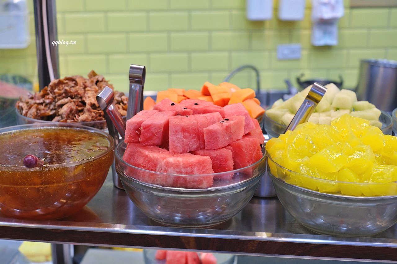 桃園中壢︱鉅大自助冰城．每年只賣六個月的自助冰店，秤重計價，超過30種配料自己選 @QQ的懶骨頭