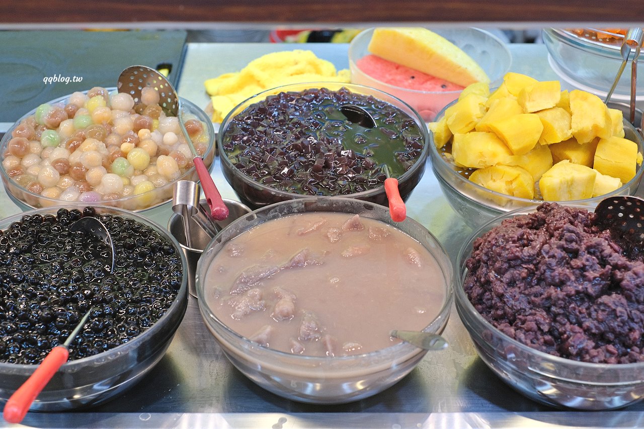 桃園中壢︱鉅大自助冰城．每年只賣六個月的自助冰店，秤重計價，超過30種配料自己選 @QQ的懶骨頭