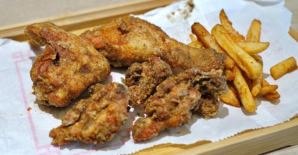 台東︱阿鋐炸雞@正氣店．在地人推薦炸雞專賣店，和藍蜻蜓並列台東必吃炸雞 @QQ的懶骨頭