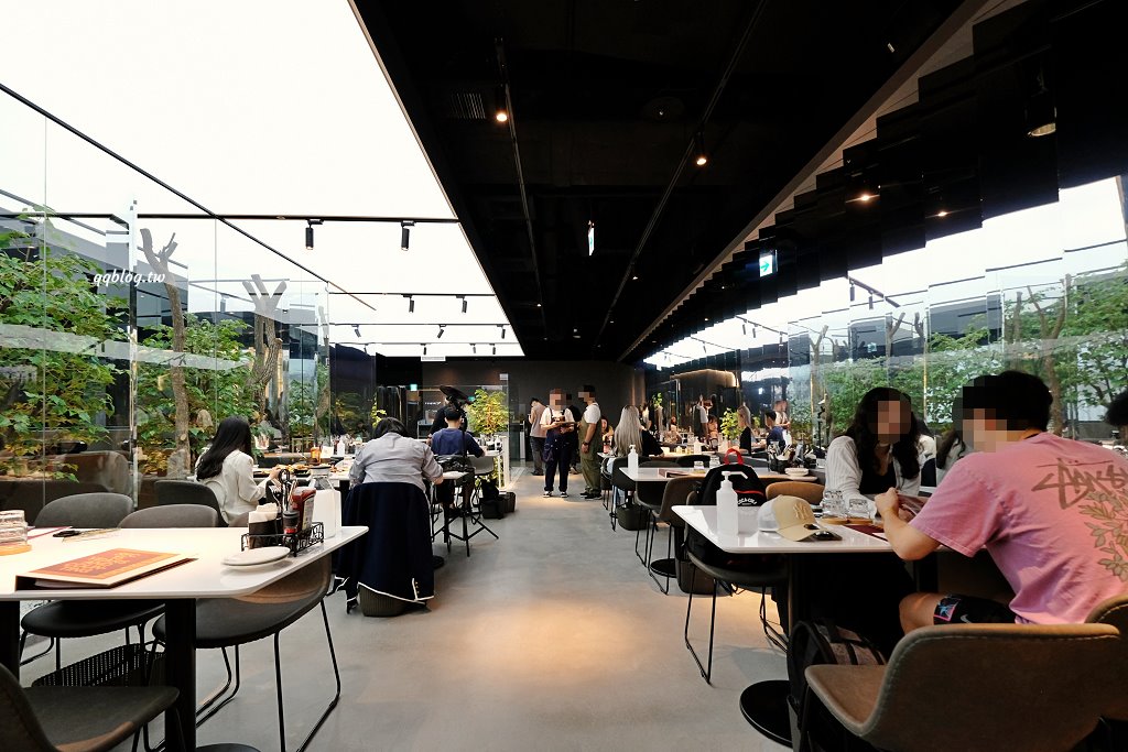 台中南屯︱貳樓@秀泰文心店．充滿未來感的森林系早午餐，好吃又好拍 @QQ的懶骨頭