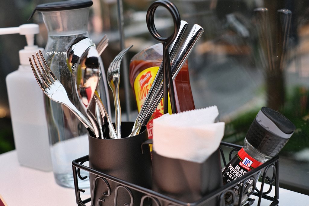 台中南屯︱貳樓@秀泰文心店．充滿未來感的森林系早午餐，好吃又好拍 @QQ的懶骨頭