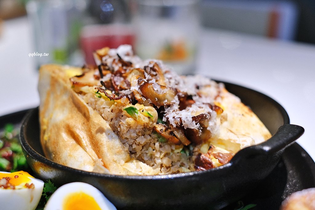 台中南屯︱貳樓@秀泰文心店．充滿未來感的森林系早午餐，好吃又好拍 @QQ的懶骨頭