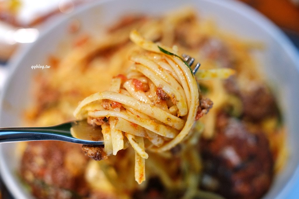 台中南屯︱貳樓@秀泰文心店．充滿未來感的森林系早午餐，好吃又好拍 @QQ的懶骨頭