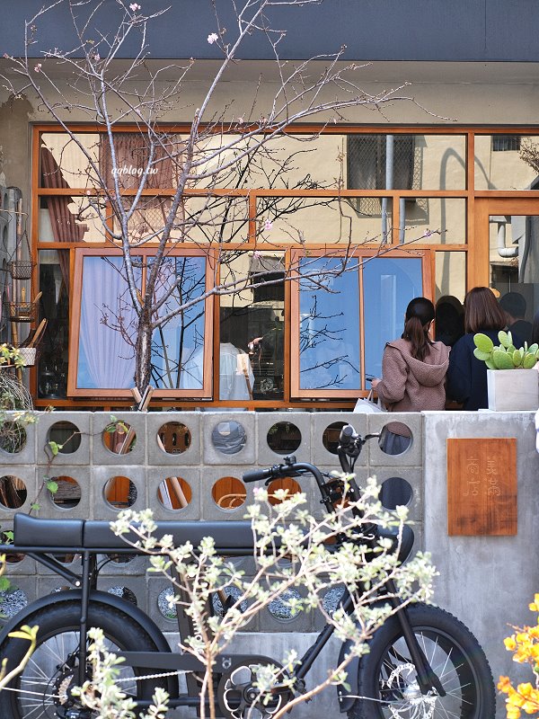 台中西屯︱美滿商店．結合麵包與選物的複合式商店，每月營業時間在IG公布，近逢甲商圈、新光三越 @QQ的懶骨頭