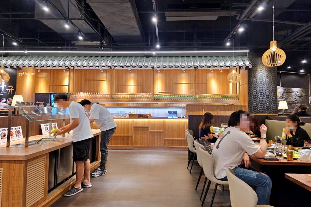 台中東區︱姜滿堂．豆府集團旗下燒肉品牌，標榜正宗韓國直火燒肉，生菜、小菜吃到飽 @QQ的懶骨頭