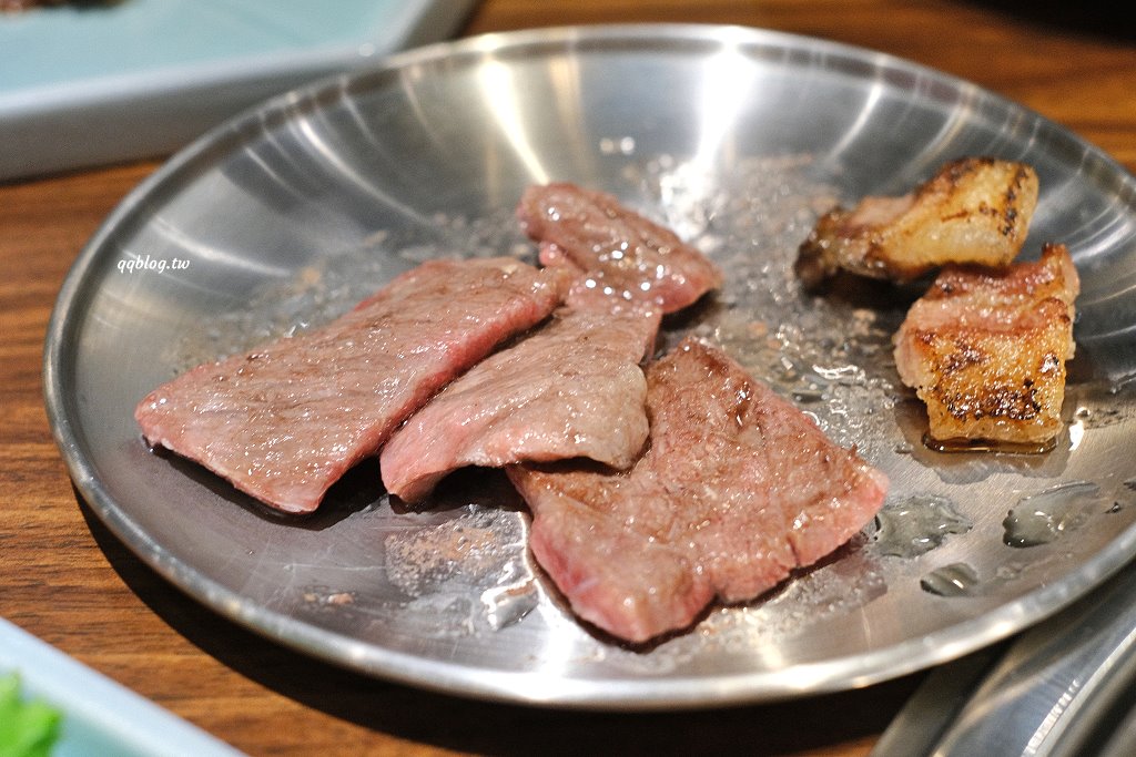 台中東區︱姜滿堂．豆府集團旗下燒肉品牌，標榜正宗韓國直火燒肉，生菜、小菜吃到飽 @QQ的懶骨頭