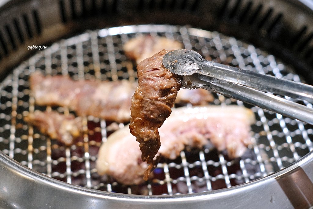 台中東區︱姜滿堂．豆府集團旗下燒肉品牌，標榜正宗韓國直火燒肉，生菜、小菜吃到飽 @QQ的懶骨頭