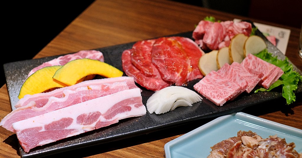 台中東區︱姜滿堂．豆府集團旗下燒肉品牌，標榜正宗韓國直火燒肉，生菜、小菜吃到飽 @QQ的懶骨頭