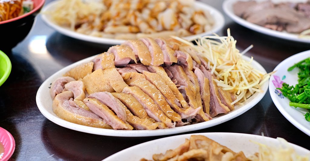 苗栗卓蘭︱阿榮鵝肉店．在地人氣鵝肉店，只營業中午生意就好到爆 @QQ的懶骨頭