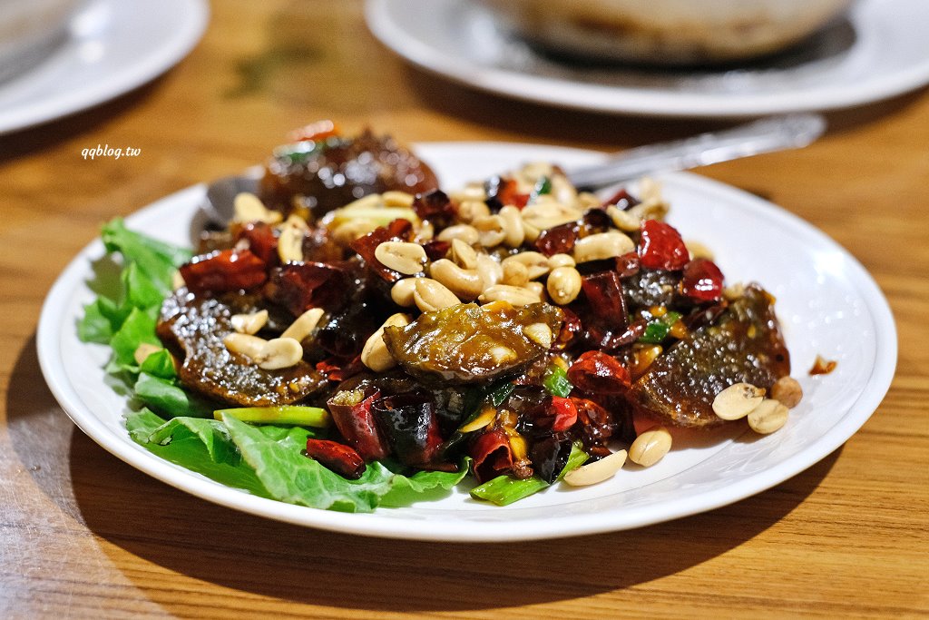 台中南屯︱八卦窯餐廳．在磚窯裡品嚐熱炒料理，招牌菜色金字塔一刀肉、心知肚明需提早二天預訂 @QQ的懶骨頭