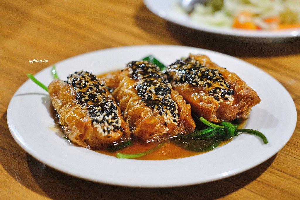 台中南屯︱八卦窯餐廳．在磚窯裡品嚐熱炒料理，招牌菜色金字塔一刀肉、心知肚明需提早二天預訂 @QQ的懶骨頭