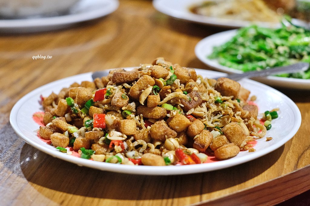 台中南屯︱八卦窯餐廳．在磚窯裡品嚐熱炒料理，招牌菜色金字塔一刀肉、心知肚明需提早二天預訂 @QQ的懶骨頭