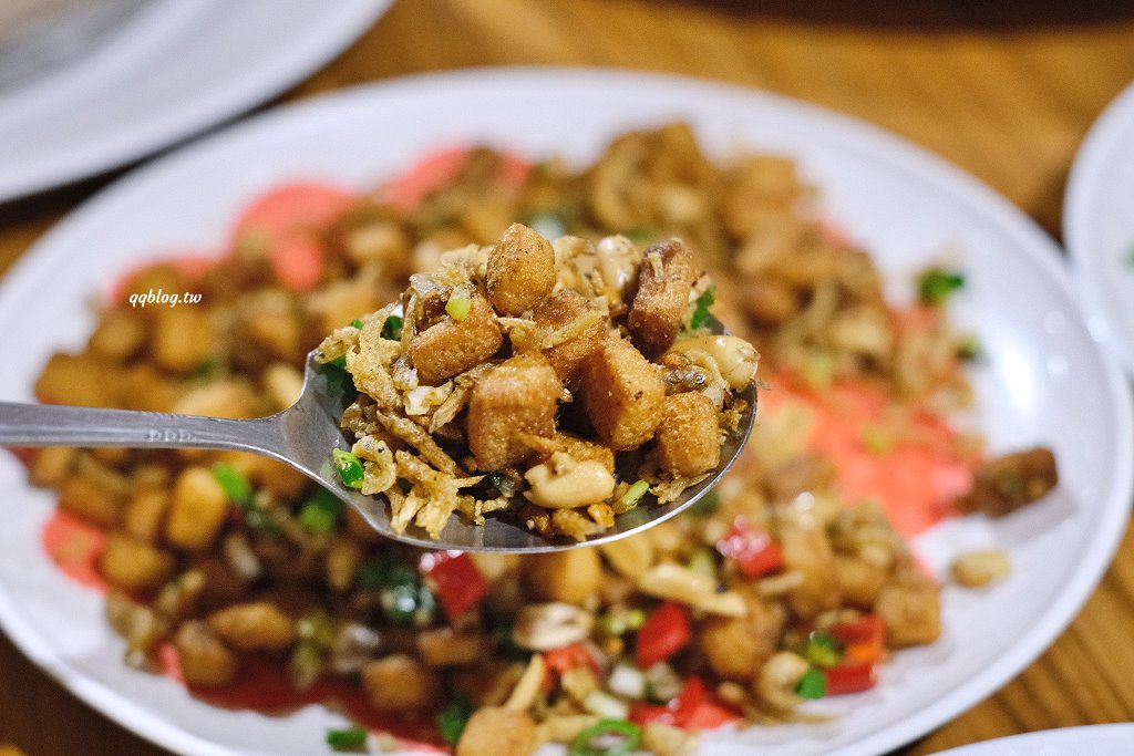 台中南屯︱八卦窯餐廳．在磚窯裡品嚐熱炒料理，招牌菜色金字塔一刀肉、心知肚明需提早二天預訂 @QQ的懶骨頭