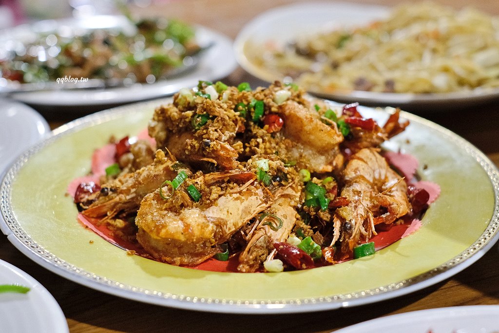 台中南屯︱八卦窯餐廳．在磚窯裡品嚐熱炒料理，招牌菜色金字塔一刀肉、心知肚明需提早二天預訂 @QQ的懶骨頭