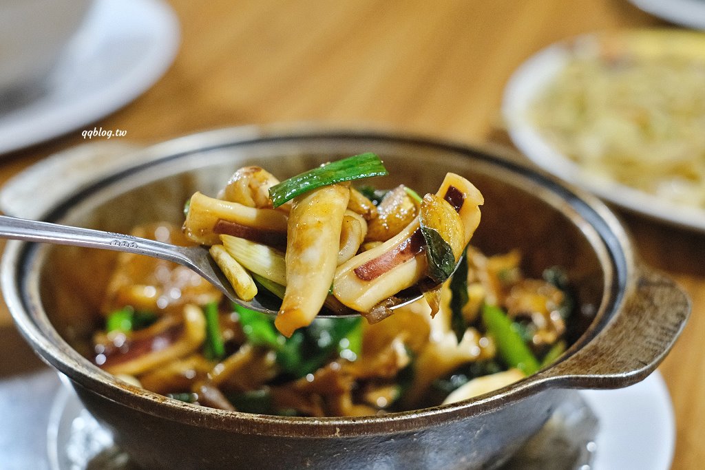 台中南屯︱八卦窯餐廳．在磚窯裡品嚐熱炒料理，招牌菜色金字塔一刀肉、心知肚明需提早二天預訂 @QQ的懶骨頭