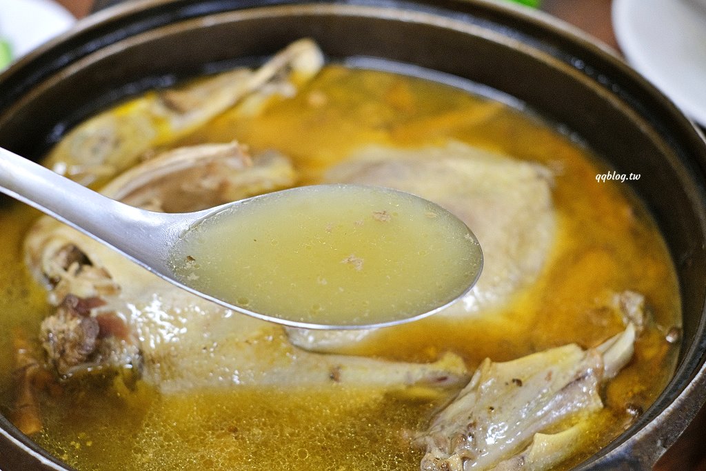 苗栗三義︱大眾庭園客家小館．招牌燜鴨一鴨二吃，乾筍滷封肉也很邪惡，三義餐廳推薦 @QQ的懶骨頭