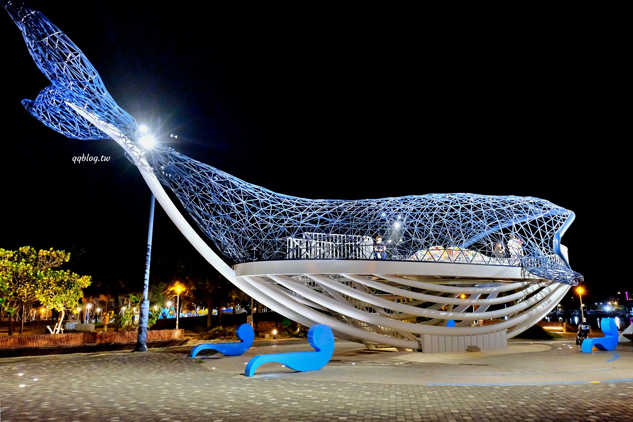 台南安平︱大魚的祝福．超美的鯨魚造型裝置藝術，白天、夜晚各有不同的風景 @QQ的懶骨頭