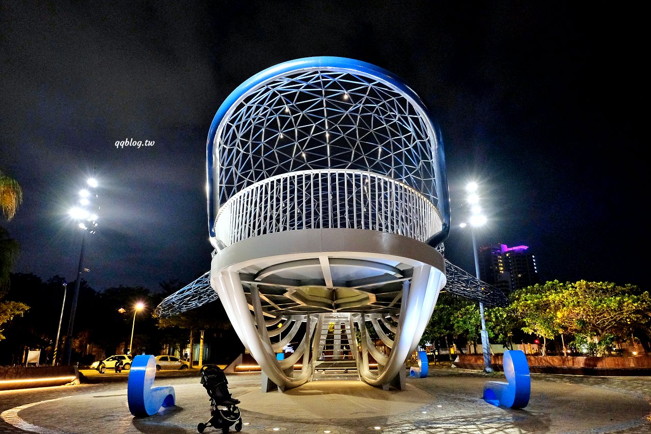 台南安平︱大魚的祝福．超美的鯨魚造型裝置藝術，白天、夜晚各有不同的風景 @QQ的懶骨頭