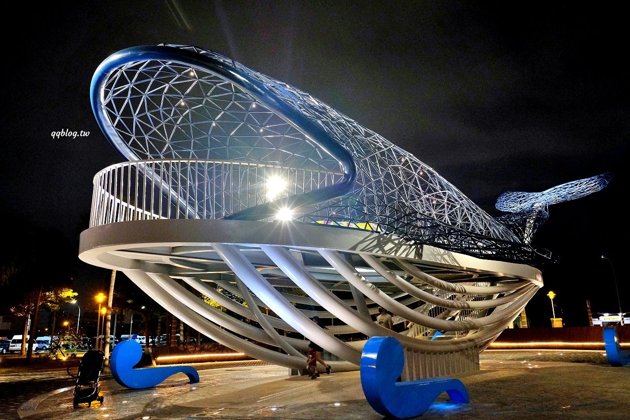 台南安平︱大魚的祝福．超美的鯨魚造型裝置藝術，白天、夜晚各有不同的風景 @QQ的懶骨頭