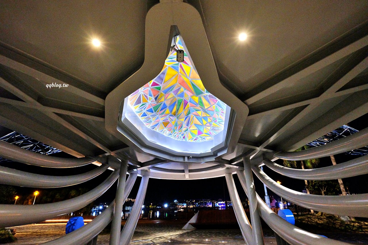 台南安平︱大魚的祝福．超美的鯨魚造型裝置藝術，白天、夜晚各有不同的風景 @QQ的懶骨頭