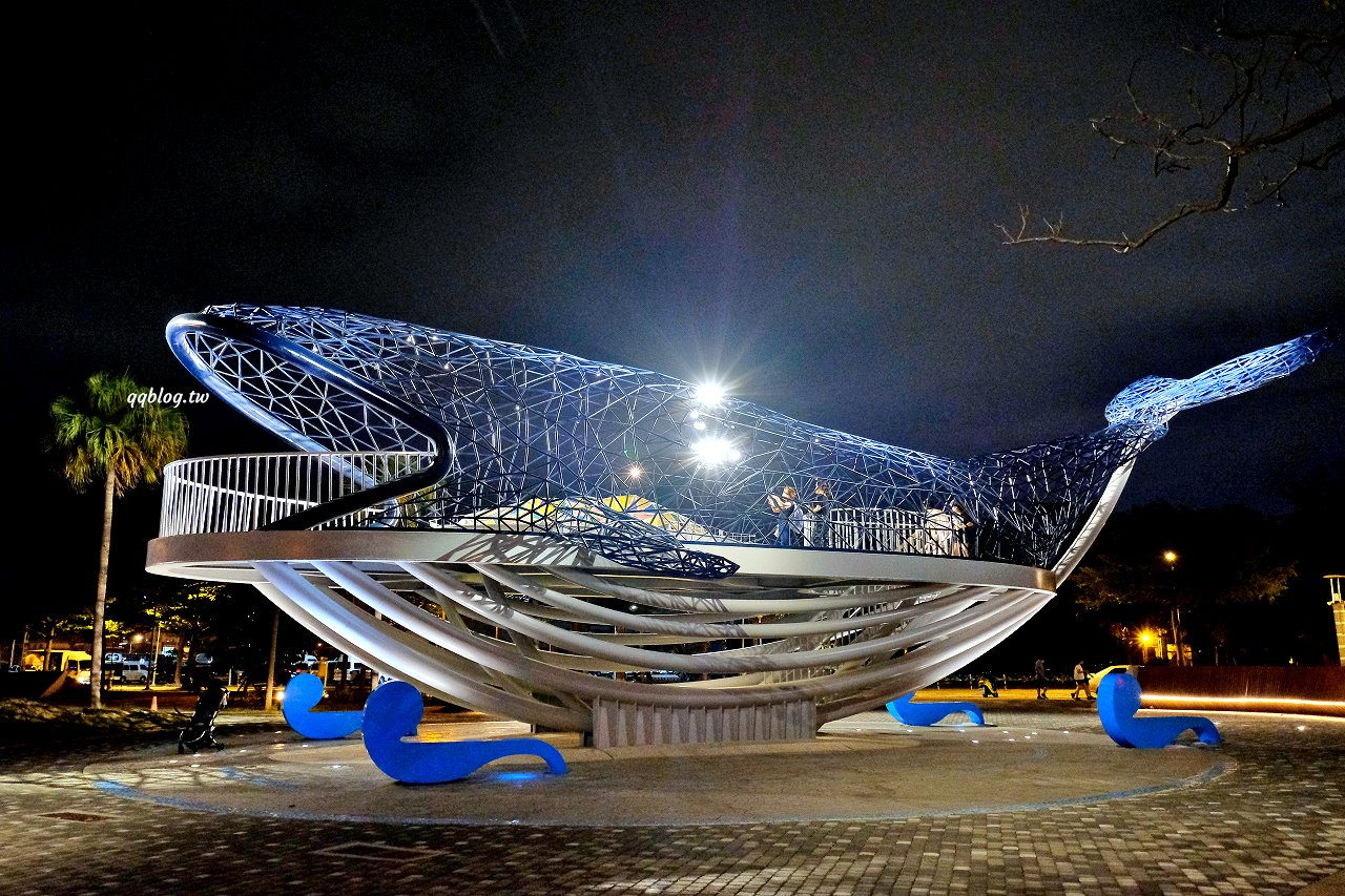 台南安平︱大魚的祝福．超美的鯨魚造型裝置藝術，白天、夜晚各有不同的風景 @QQ的懶骨頭