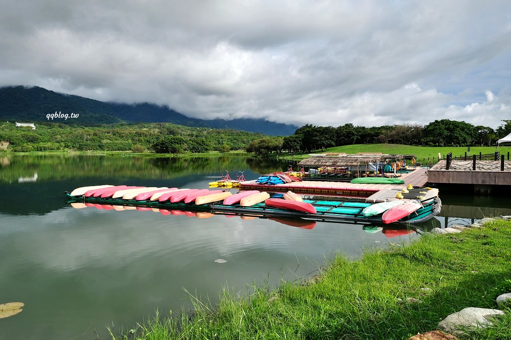 台東池上︱大波池．騎著腳踏車或是散散步，欣賞美麗的湖畔景色，悠閒的慢慢遊 @QQ的懶骨頭