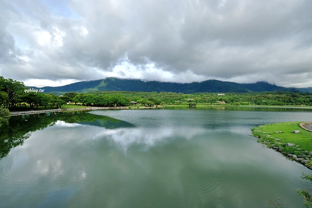 台東池上︱大波池．騎著腳踏車或是散散步，欣賞美麗的湖畔景色，悠閒的慢慢遊 @QQ的懶骨頭