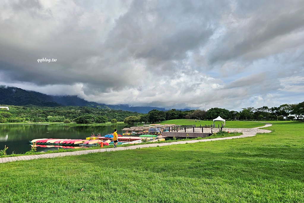 台東池上︱大波池．騎著腳踏車或是散散步，欣賞美麗的湖畔景色，悠閒的慢慢遊 @QQ的懶骨頭