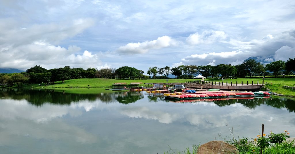 台東池上︱大波池．騎著腳踏車或是散散步，欣賞美麗的湖畔景色，悠閒的慢慢遊 @QQ的懶骨頭