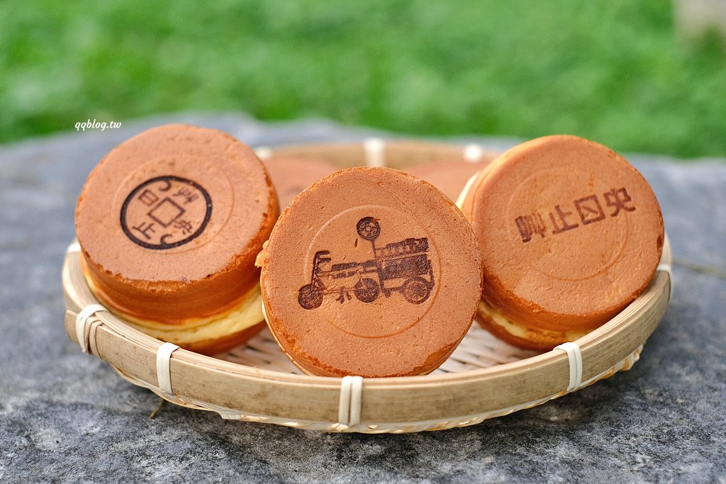 台中東勢︱艸止日央 製餅舖．長的像紅豆餅的鬆餅燒，一天只賣3.5小時，要買要快(已歇業) @QQ的懶骨頭