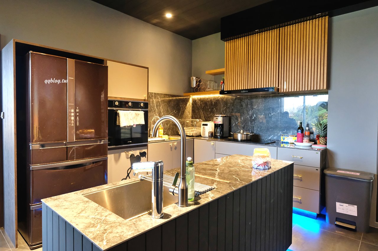 宜蘭冬山︱爵士333 頂級Villa．被田園環繞的宜蘭最新包棟民宿，唯美的星空網美泡澡房、KTV歡唱，冬山河住宿推薦 @QQ的懶骨頭