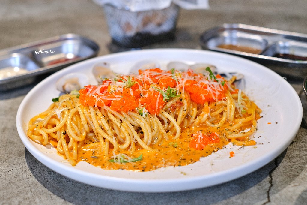 台中北區︱8德司創意餐館．8層蒸籠堆疊成一座101海鮮塔，IG爆紅美食 @QQ的懶骨頭