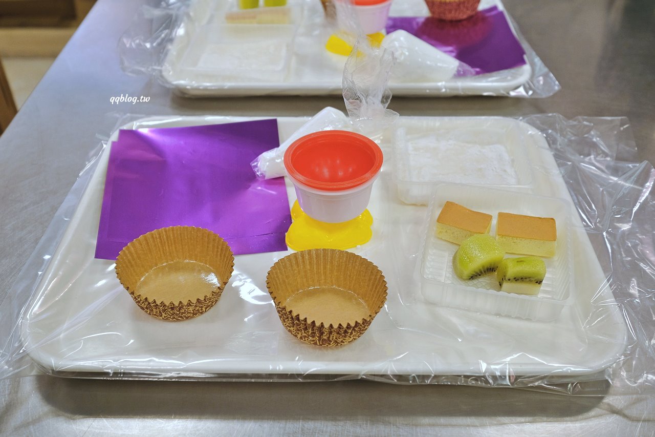 宜蘭蘇澳︱一米特米食點心觀光工廠．超好買伴手禮觀光工廠，宜蘭雨天室內景點推薦 @QQ的懶骨頭