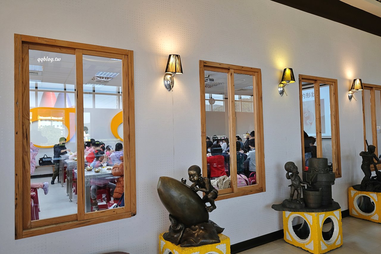 宜蘭蘇澳︱一米特米食點心觀光工廠．超好買伴手禮觀光工廠，宜蘭雨天室內景點推薦 @QQ的懶骨頭