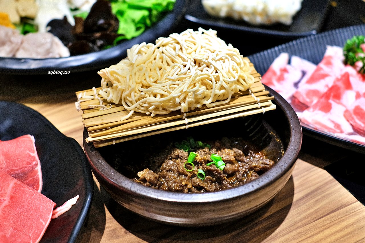 台中豐原︱十二段鍋の物 豐原店．彰化人氣鍋物二代店，野菜、飲料、冰品無限供應 @QQ的懶骨頭
