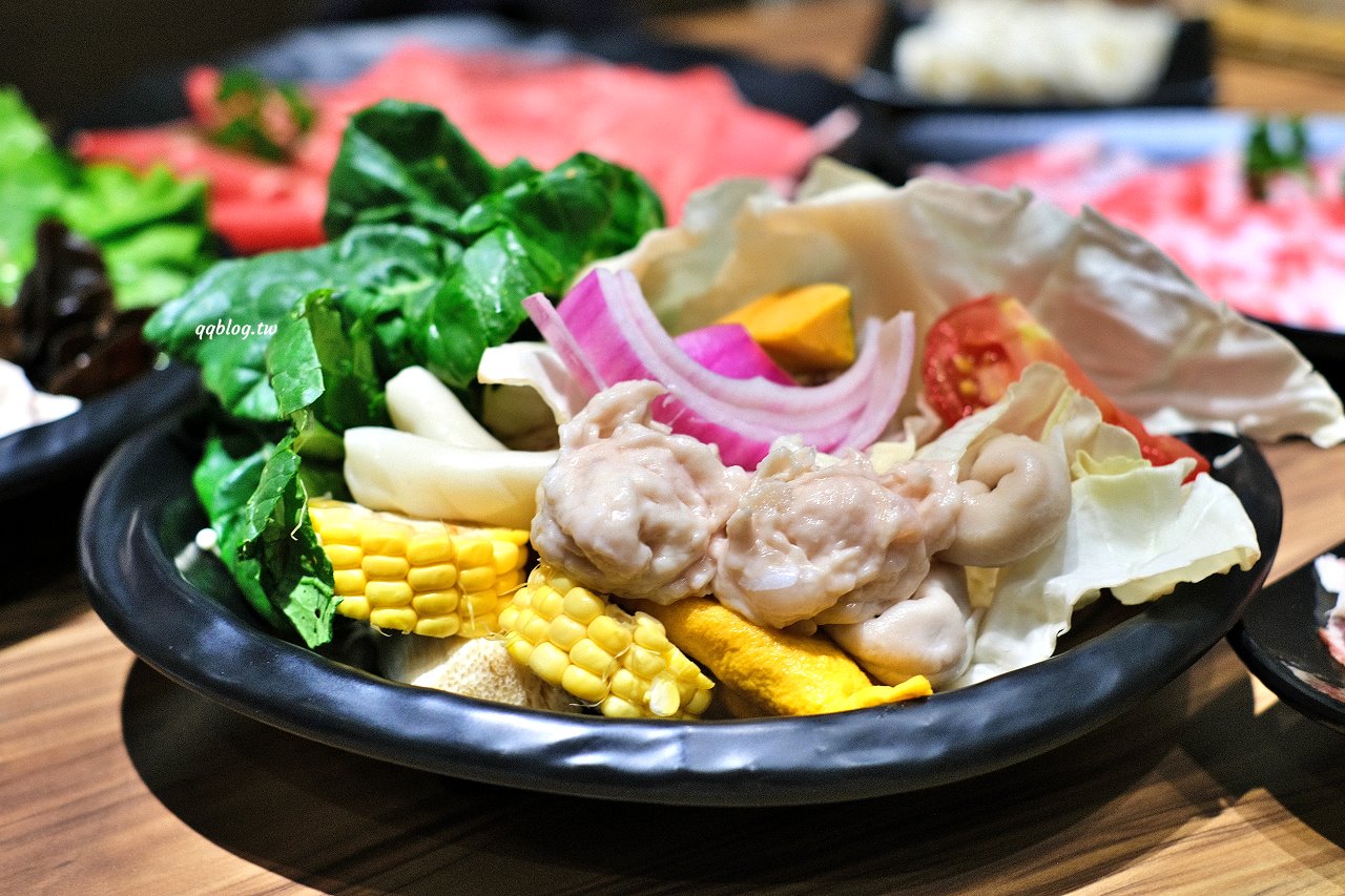 台中豐原︱十二段鍋の物 豐原店．彰化人氣鍋物二代店，野菜、飲料、冰品無限供應 @QQ的懶骨頭