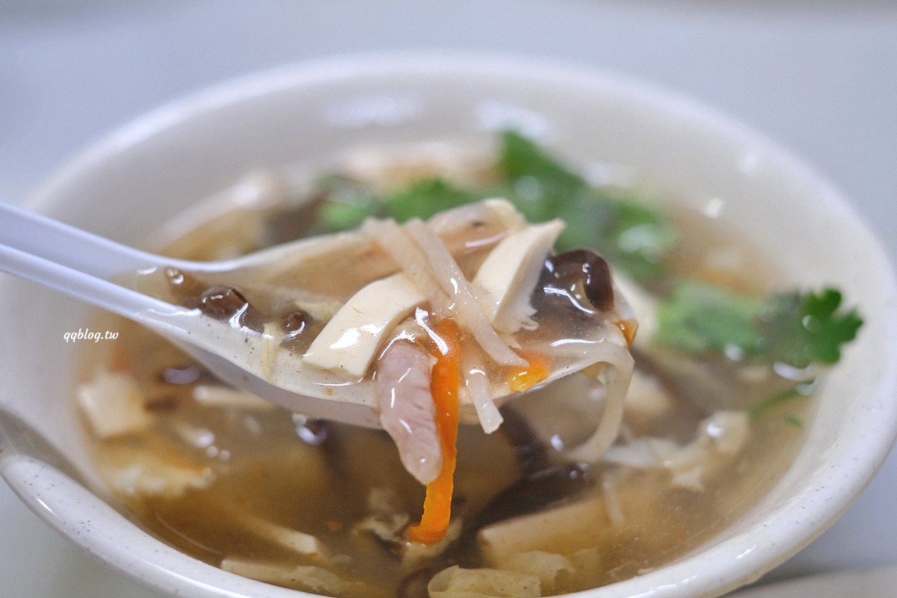 宜蘭羅東︱正常鮮肉小籠湯包．皮薄鮮嫩多汁又飽滿，一人一籠才吃的過癮 @QQ的懶骨頭