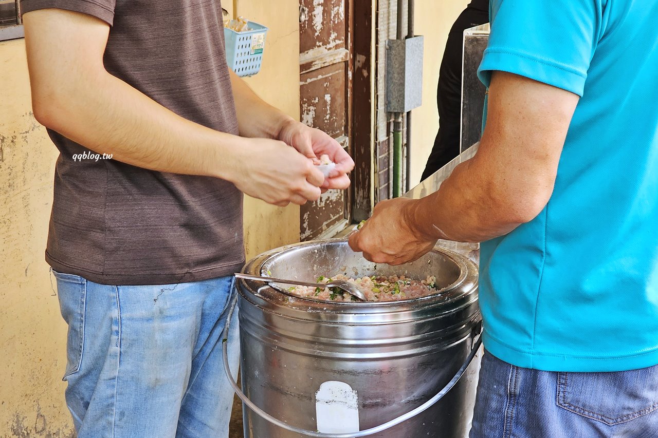 台中豐原︱豐原鮮湯包．巷弄裡超人氣鮮肉湯包，現點現作只賣四小時 @QQ的懶骨頭