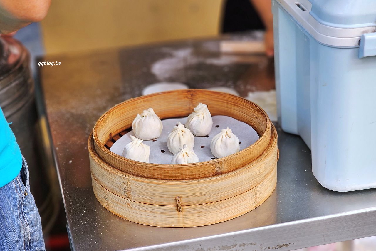 台中豐原︱豐原鮮湯包．巷弄裡超人氣鮮肉湯包，現點現作只賣四小時 @QQ的懶骨頭