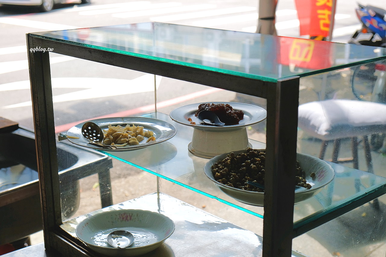 台中中區︱四季春甜食店．營業超過百年的冰品店，現點現煮的湯圓QQ的好好吃，台中冰品推薦 @QQ的懶骨頭