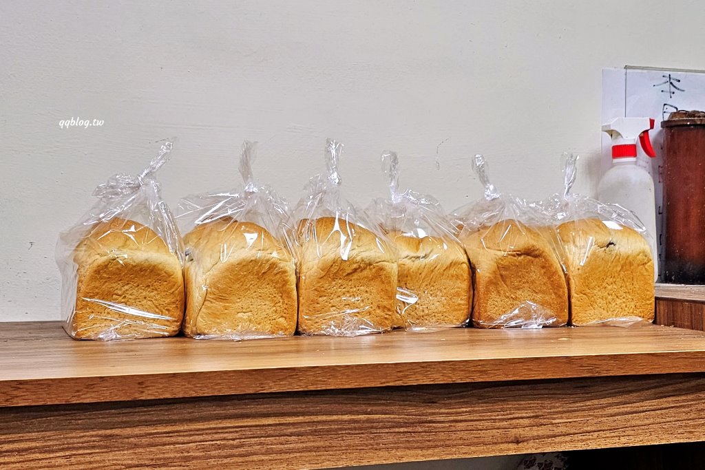 台東關山︱火盛製餅舖．在地營業超過50年的麵包店，爆炸多紅豆吐司必買 @QQ的懶骨頭