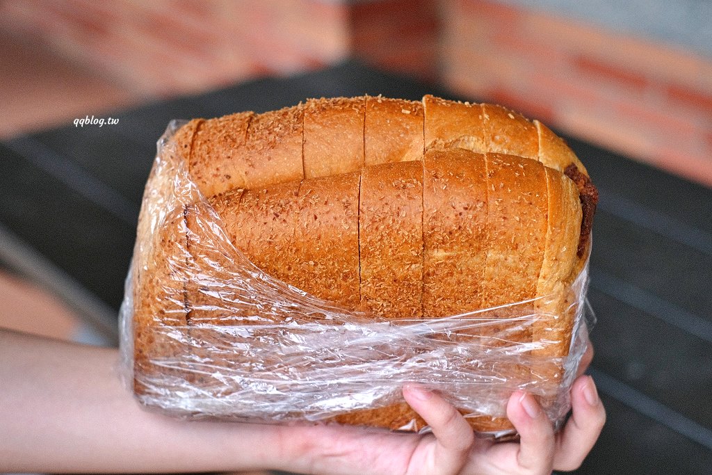 台東關山︱火盛製餅舖．在地營業超過50年的麵包店，爆炸多紅豆吐司必買 @QQ的懶骨頭